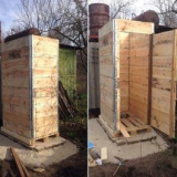 Как да си направите собствена тоалетна от палети в лятната им вила